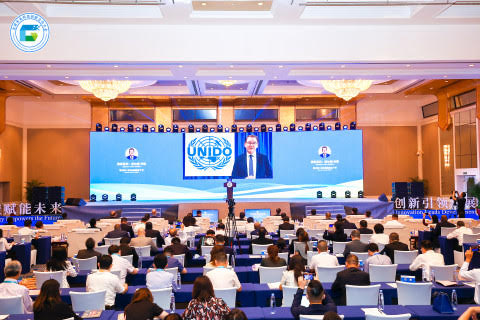 텍스트, 실내, 홀, 강당이(가) 표시된 사진

자동 생성된 설명