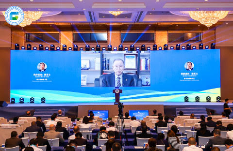 텍스트, 실내, 천장, 컴퓨터이(가) 표시된 사진

자동 생성된 설명